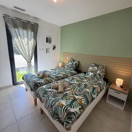 Neuve Piscine Bali Vue Pyrenees 5 Min Cite Vila Carcassonne