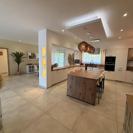 New 2025 Pyrenees View, Pool & Comfort Villa